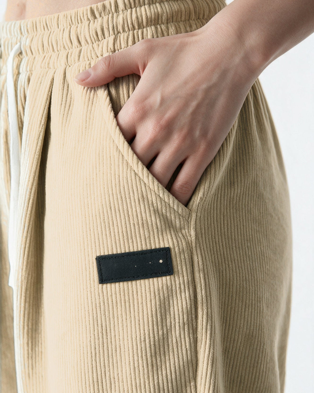 Tilbury side pocket, close-up