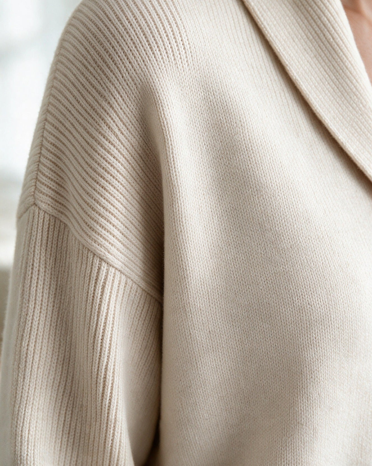 Arden fine knit at the dropped shoulder, close-up